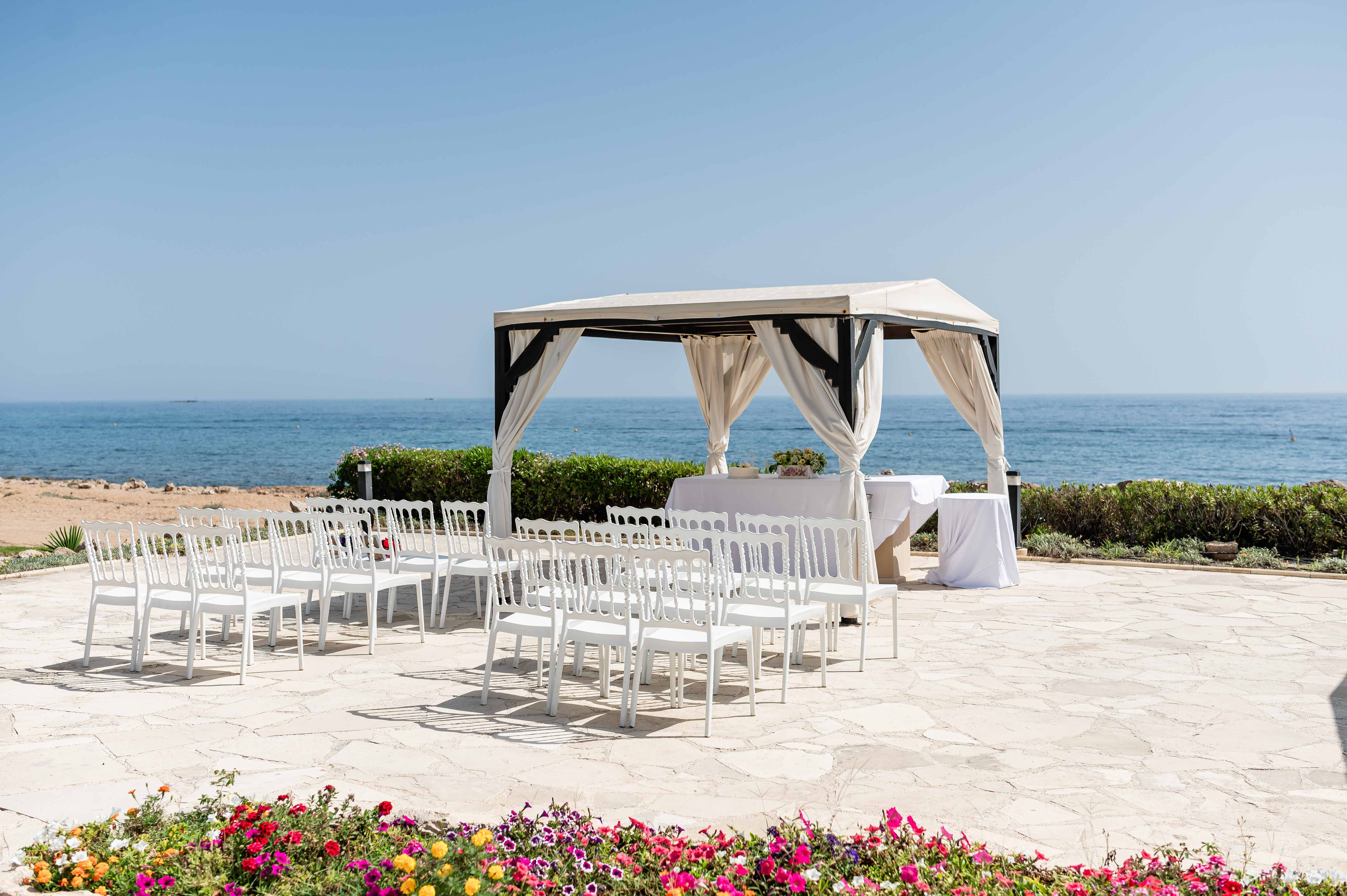 Book your wedding day in Leonardo Cypria Bay 